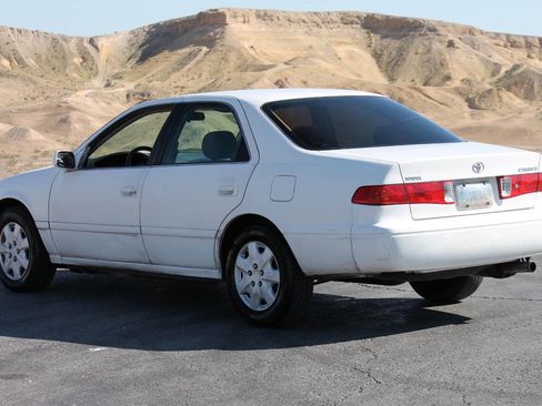 Used 2001 Toyota Camry LE image 4