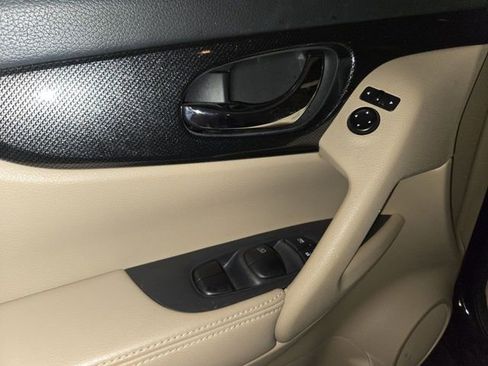 Used 2016 Nissan Rogue SL image 13