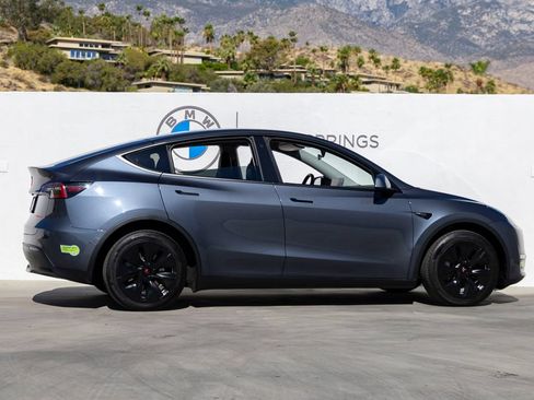 Used 2023 Tesla Model Y Long Range AWD/4WD image 5