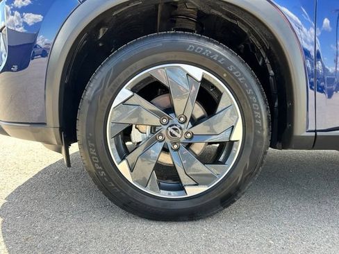 Used 2024 Nissan Rogue SV AWD/4WD image 11
