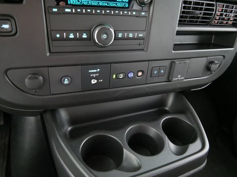 Used 2025 Chevrolet Express 3500 LT w/ LT Preferred Equipment Group RWD image 27