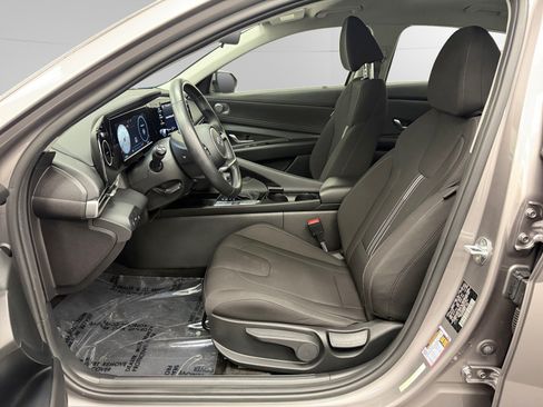 Used 2021 Hyundai Elantra SEL w/ Convenience Package FWD image 9