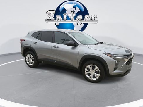 Used 2025 Chevrolet Trax LS w/ Driver Confidence Package image 2