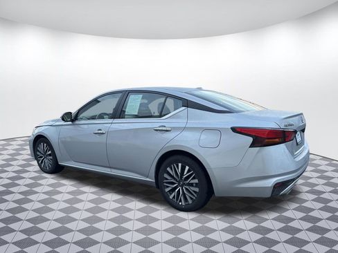 Used 2024 Nissan Altima 2.5 SV w/ SV Premium Package image 5