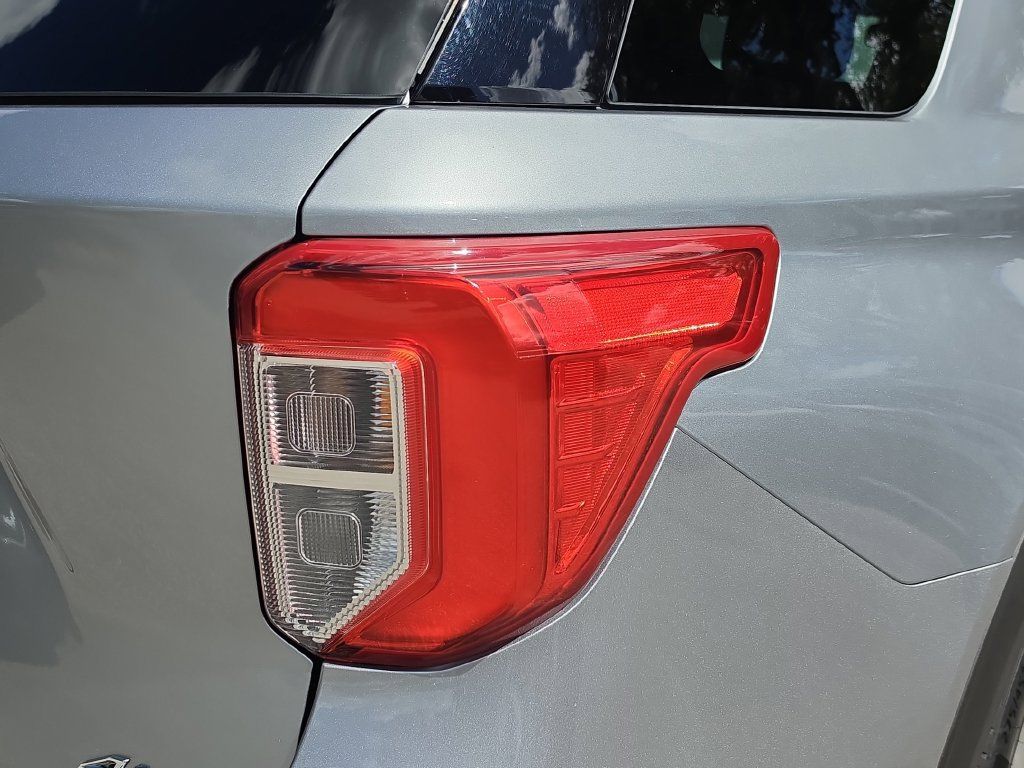 Certified 2023 Ford Explorer Platinum w/ Technology Package AWD/4WD image 8