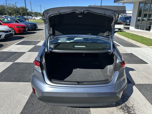 Used 2025 Toyota Corolla LE FWD image 5