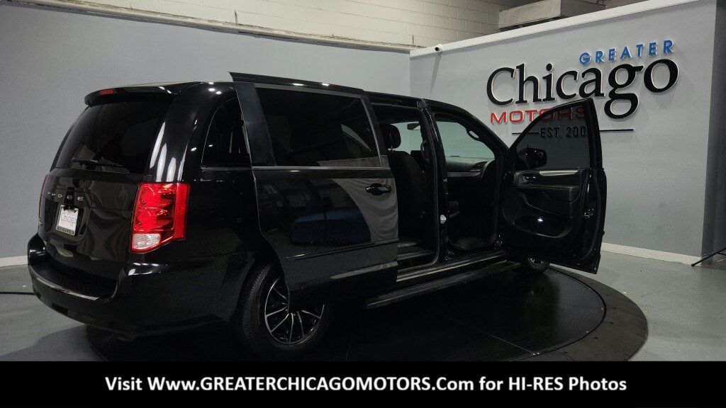 Used 2015 Dodge Grand Caravan SXT w/ Blacktop Package FWD image 22