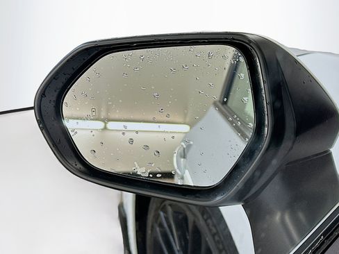 Used 2025 Toyota Camry SE FWD image 16