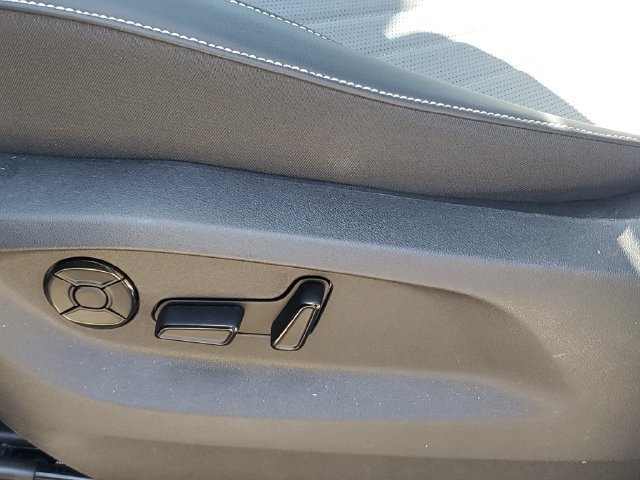 Used 2026 Volkswagen Tiguan SE AWD/4WD image 18