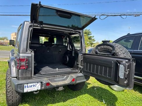 Used 2019 Jeep Wrangler Unlimited Sahara w/ Quick Order Package 24M Moab AWD/4WD image 18