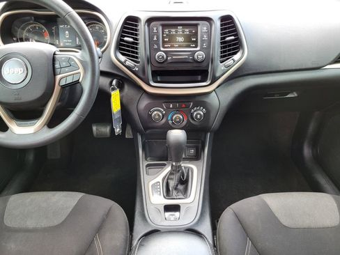 Used 2018 Jeep Cherokee Latitude image 18