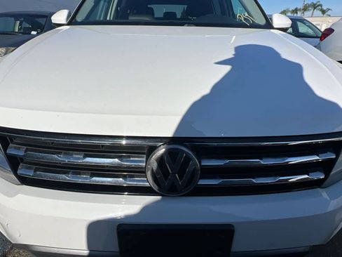 Used 2020 Volkswagen Tiguan SE AWD/4WD image 12