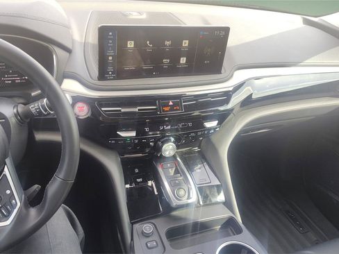 Used 2025 Acura MDX SH-AWD image 9