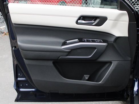 Certified 2024 Nissan Pathfinder SL image 15