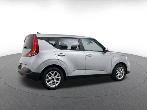 Used 2025 Kia Soul LX w/ LX Technology Package FWD image 11