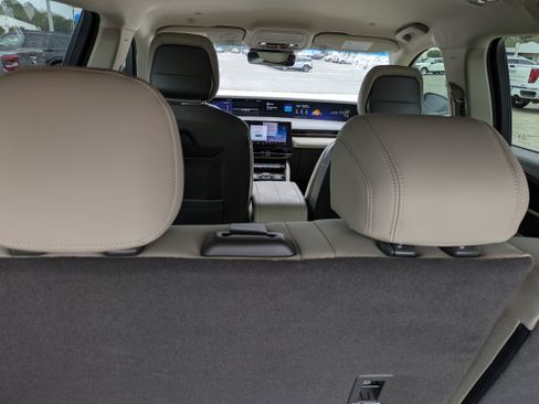 Used 2024 Lincoln Nautilus Reserve image 12