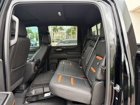 Certified 2025 GMC Sierra 2500 AT4 w/ Technology Package AWD/4WD image 15