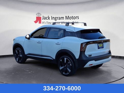 New 2025 Nissan Kicks SR image 3