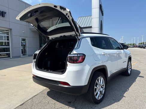 Used 2023 Jeep Compass Latitude AWD/4WD image 15