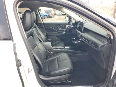 Used 2023 Lincoln Corsair AWD w/ Equipment Group 101A image 9