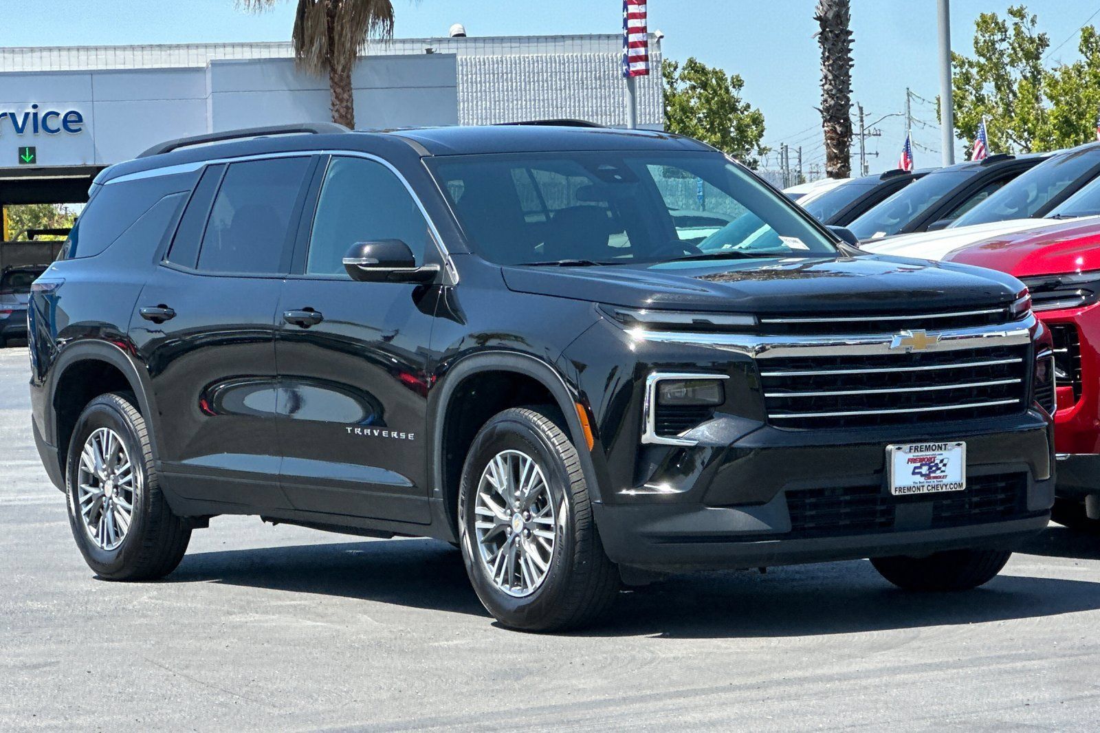 Used 2024 Chevrolet Traverse LT FWD image 2