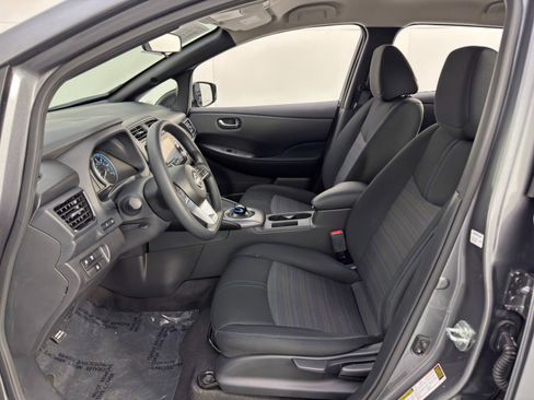 Used 2025 Nissan Leaf S image 15