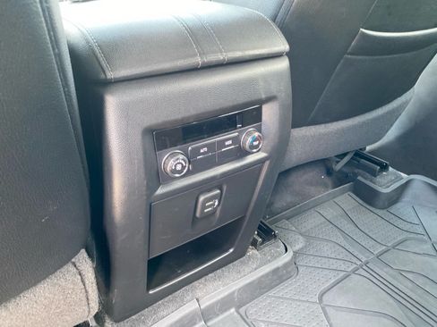 Used 2023 Chevrolet Traverse LT FWD image 20
