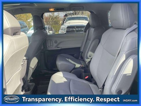Certified 2021 Toyota Sienna XLE image 12