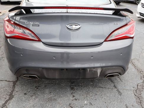 Used 2015 Hyundai Genesis 3.8 RWD image 10