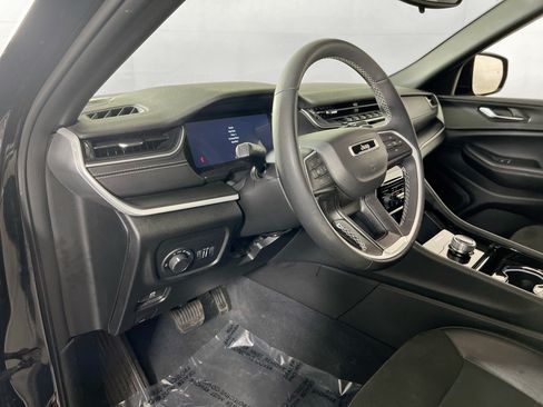 Used 2023 Jeep Grand Cherokee L Laredo AWD/4WD image 9