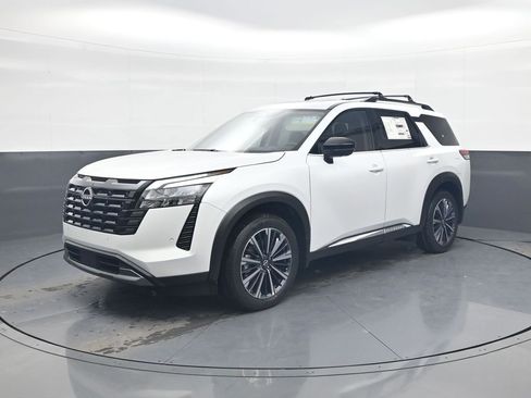 New 2026 Nissan Pathfinder Platinum image 3