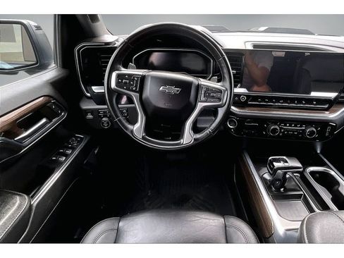 Used 2024 Chevrolet Silverado 1500 LT Trail Boss w/ LT Trail Boss Premium Package AWD/4WD image 9