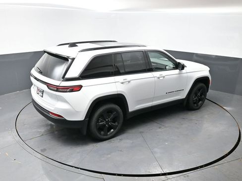 New 2026 Jeep Grand Cherokee Limited w/ Limited Altitude Package AWD/4WD image 28