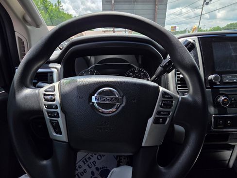 Used 2021 Nissan Titan SV RWD image 9