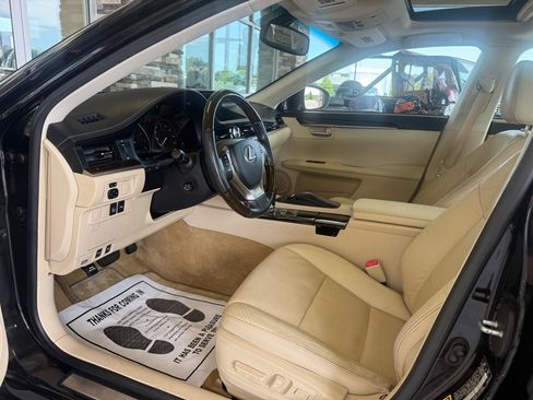 Used 2014 Lexus ES 350 w/ Luxury Package FWD image 9