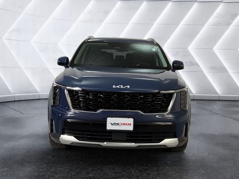 Used 2024 Kia Sorento S FWD image 2