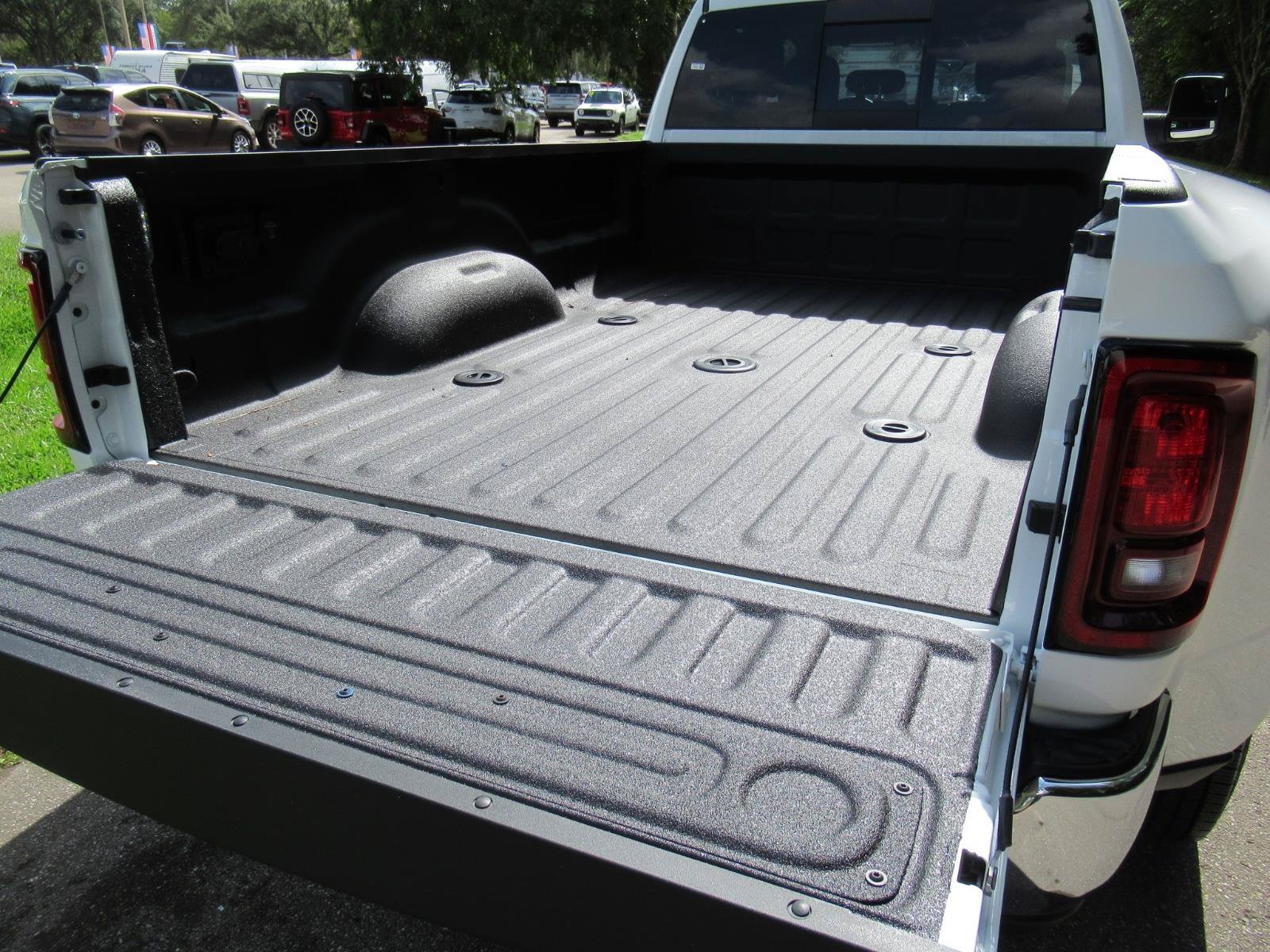 New 2026 RAM 3500 Tradesman AWD/4WD image 9