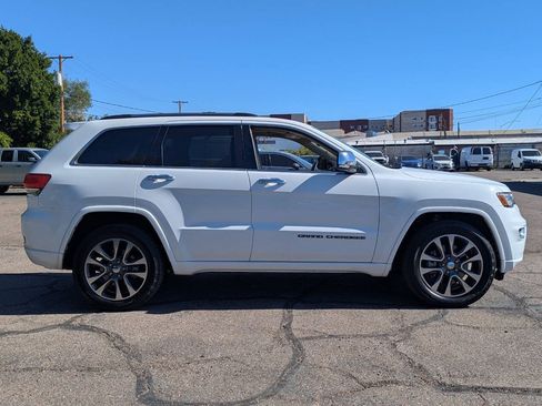 Used 2017 Jeep Grand Cherokee Overland AWD/4WD image 2