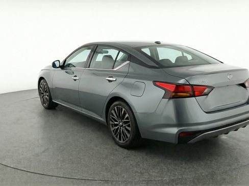 Used 2025 Nissan Altima 2.5 SV FWD image 6