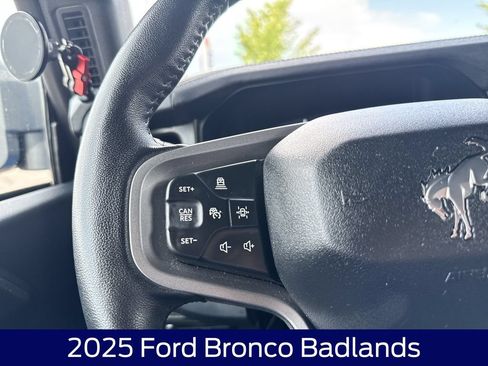 Used 2025 Ford Bronco Badlands AWD/4WD image 19