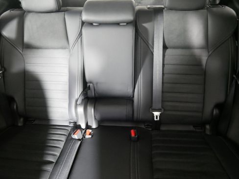 New 2025 Mitsubishi Outlander SE image 3