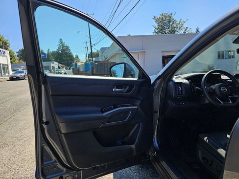 Used 2025 Nissan Pathfinder SL AWD/4WD image 20