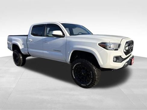 Used 2018 Toyota Tacoma SR5 image 1
