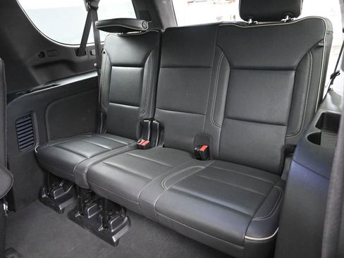 Used 2023 Chevrolet Suburban Premier image 11