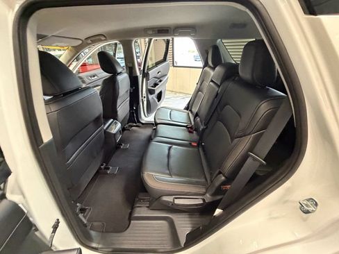 Used 2023 Nissan Pathfinder SL AWD/4WD image 54