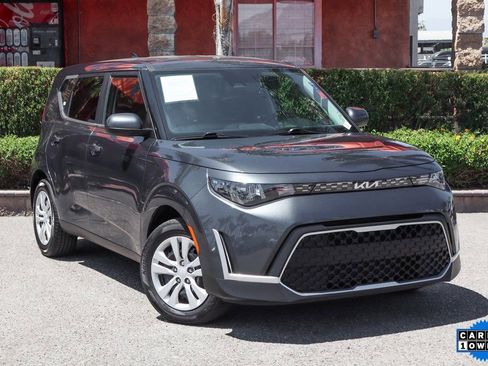 Used 2023 Kia Soul LX image 2