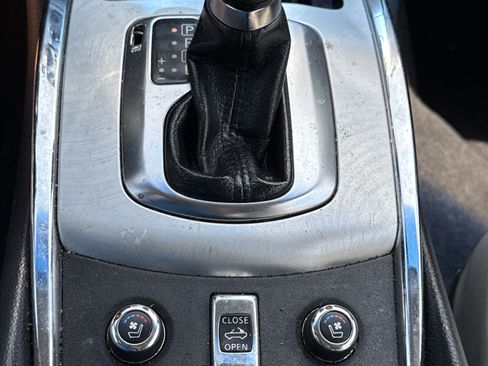 Used 2011 INFINITI G37 Sport w/ Premium Pkg image 17