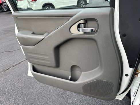 Used 2018 Nissan Frontier SV AWD/4WD image 19