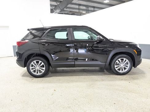 Used 2023 Chevrolet TrailBlazer LS image 2