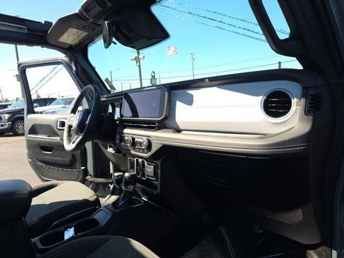 Used 2025 Jeep Wrangler Unlimited Sahara w/ Safety Group image 41